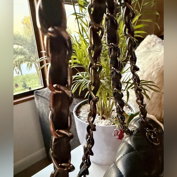 GILDA PARIS Black Quilted Shoulder Bag with Cream Trim - Picture 4 of 10